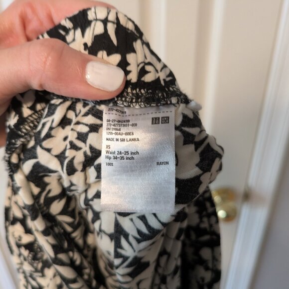 Uniqlo patterned joggers, size xs - Picture 3 of 4